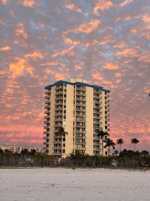 Exterior - Serenity, Sunshine and the Sea! (Fort Myers Beach)
