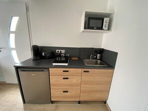 Microwave, stovetop - Superb air-conditioned apartment with patio (Anglet)