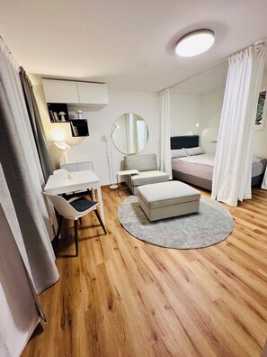 Tabla de planchar con plancha, wifi y ropa de cama 