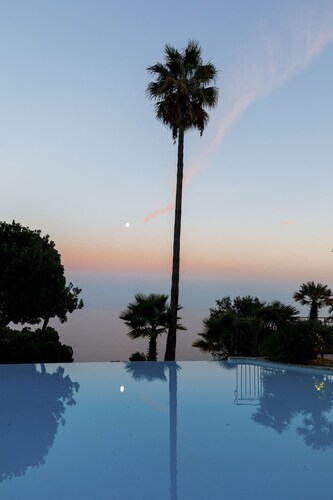 Magnificent Villa With sea View for a Group