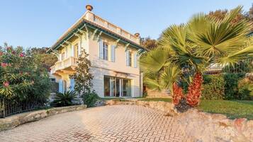 Villa | Exterior