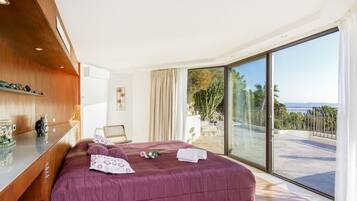 5 bedrooms, iron/ironing board, bed sheets