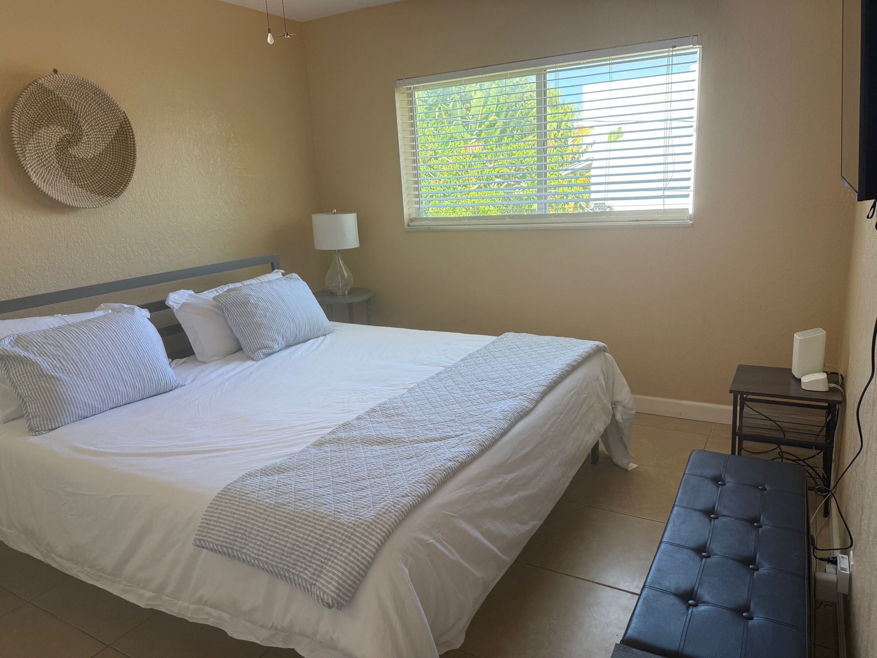 Fer et planche à repasser, accès à Internet, literie fournie