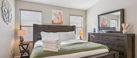 Escrivaninha, ferros/tábuas de passar roupa, Wi-Fi de cortesia