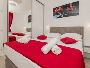 2 bedrooms, individually furnished, iron/ironing board, bed sheets - Tranquil Country Villa in Naklice (Omis)