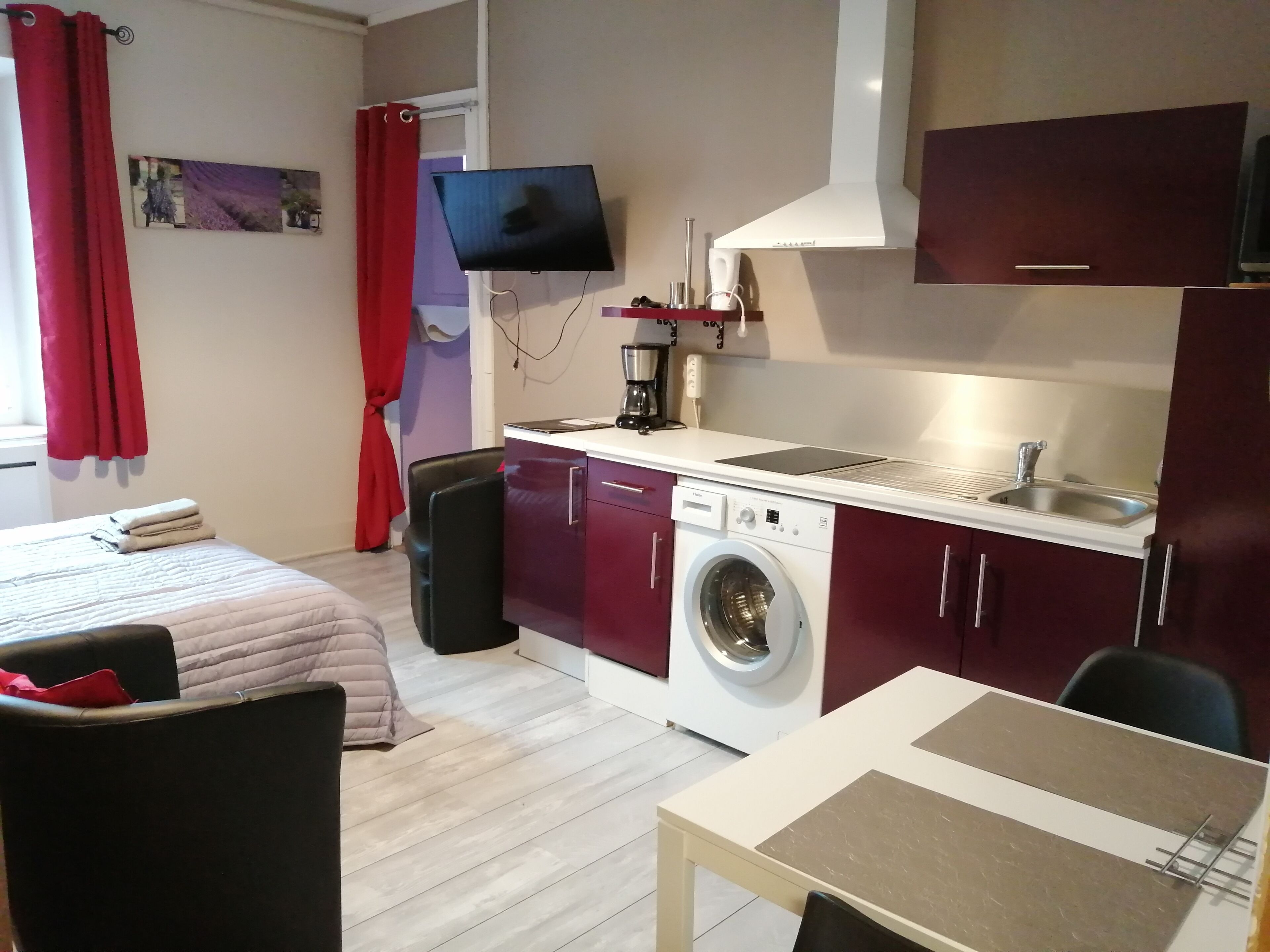 Iron/ironing board, Internet, bed sheets