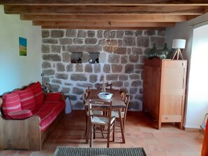 Interior - Warm, quiet, enclosed house with terrace 20 minutes from Lac de Nausac. (Saint Etienne du Vigan)