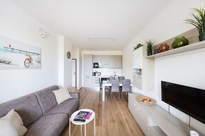TV - 2 bedroom apartment with lake view (Desenzano del Garda)