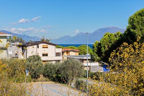 Property grounds - 2 bedroom apartment with lake view (Desenzano del Garda)