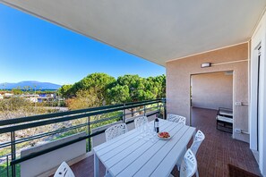 Outdoor dining - 2 bedroom apartment with lake view (Desenzano del Garda)