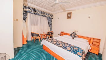 Camera doppia | Una cassaforte in camera, una scrivania, Wi-Fi gratuito