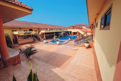 Mac-Dic Royal Plaza Hotel