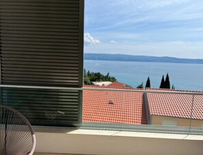 Villa | Balcony - Omis Seaside Retreat for Family (Imotski)