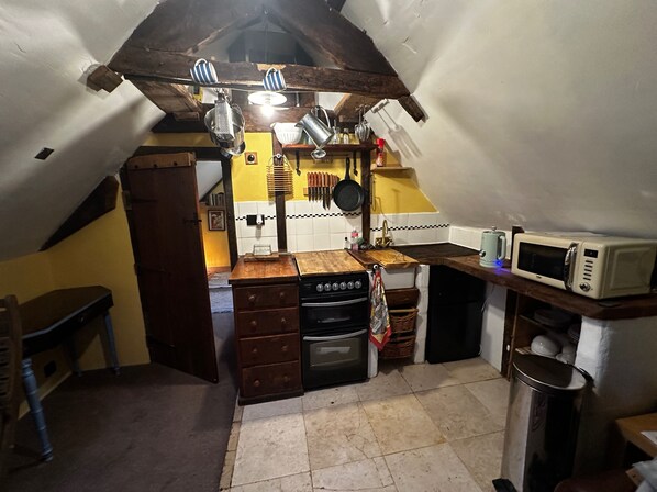 Fridge, microwave, oven, stovetop - Sleeps 1- Retro- Wifi- Parking- Fireplace- Bbq (Newton Abbot)