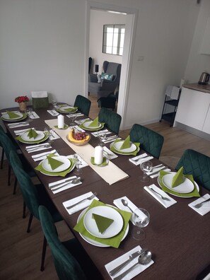 Dining - Cityhouse Lubliniec – Modern Holiday Residence for Business and Family Stays (Lubliniec)