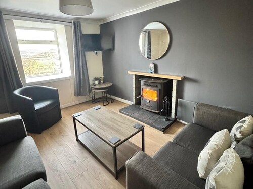 Croft House - Sleeps 4 & Mountain View