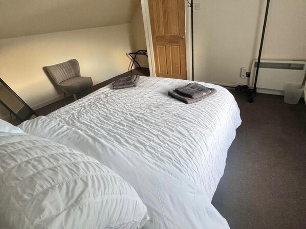 Room - 2 Borrodale - Sleeps 4 & Beautiful Mountain View (Glendale)