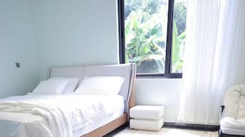 Leilighet, balkong | Skrivebord, skrivebord for bærbar PC og strykejern/-brett