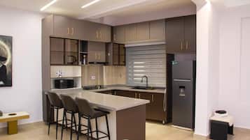 Leilighet, balkong | Eget kjøkken | Kjøleskap, mikrobølgeovn, ovn og kokeplater