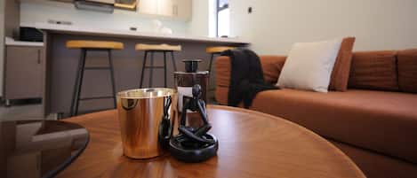 Apartment, Balcony | Living area