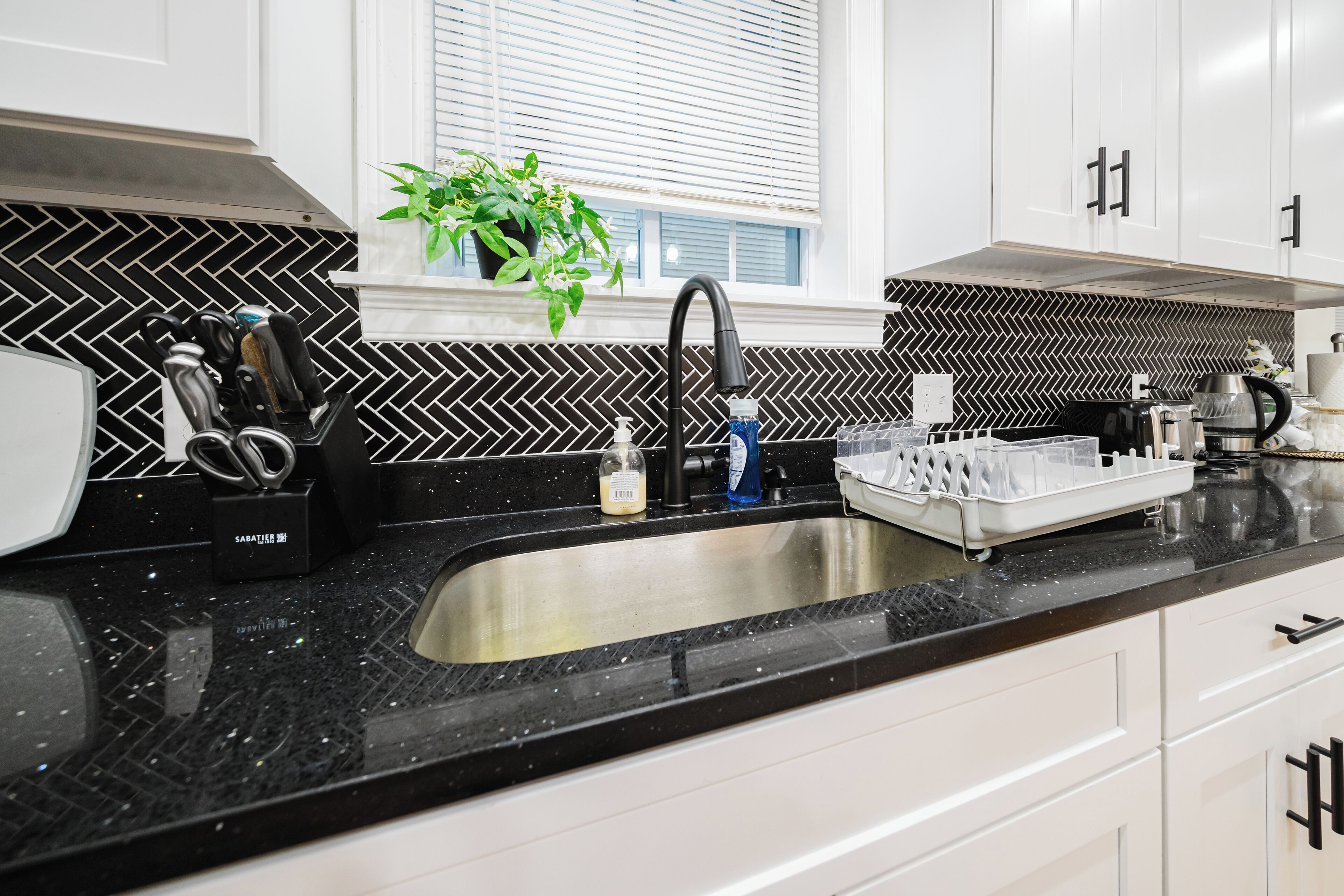 Fridge, microwave, oven, coffee/tea maker