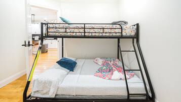 4 bedrooms, iron/ironing board, free WiFi, bed sheets