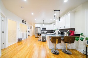 Frigorifero, microonde, forno, macchina per tè/caffè