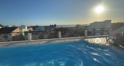 Stylish city apartment with roof terrace & pool