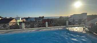 Stylish city apartment with roof terrace & pool