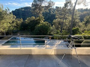 Pool - Modern architect-designed villa with pool - Immersion in nature & light (Roquefort-les-Pins)