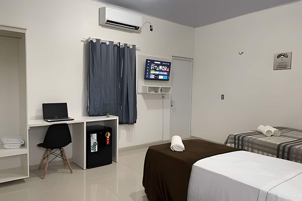 Chambre Triple | Bureau, espace de travail pour ordinateur portable, Wi-Fi gratuit