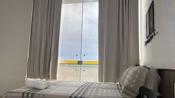 Apartamento estándar, balcón, vistas a la laguna | Escritorio, espacio para trabajar con un portátil, wifi gratis