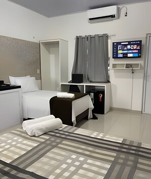 Suite | Bureau, espace de travail pour ordinateur portable, Wi-Fi gratuit