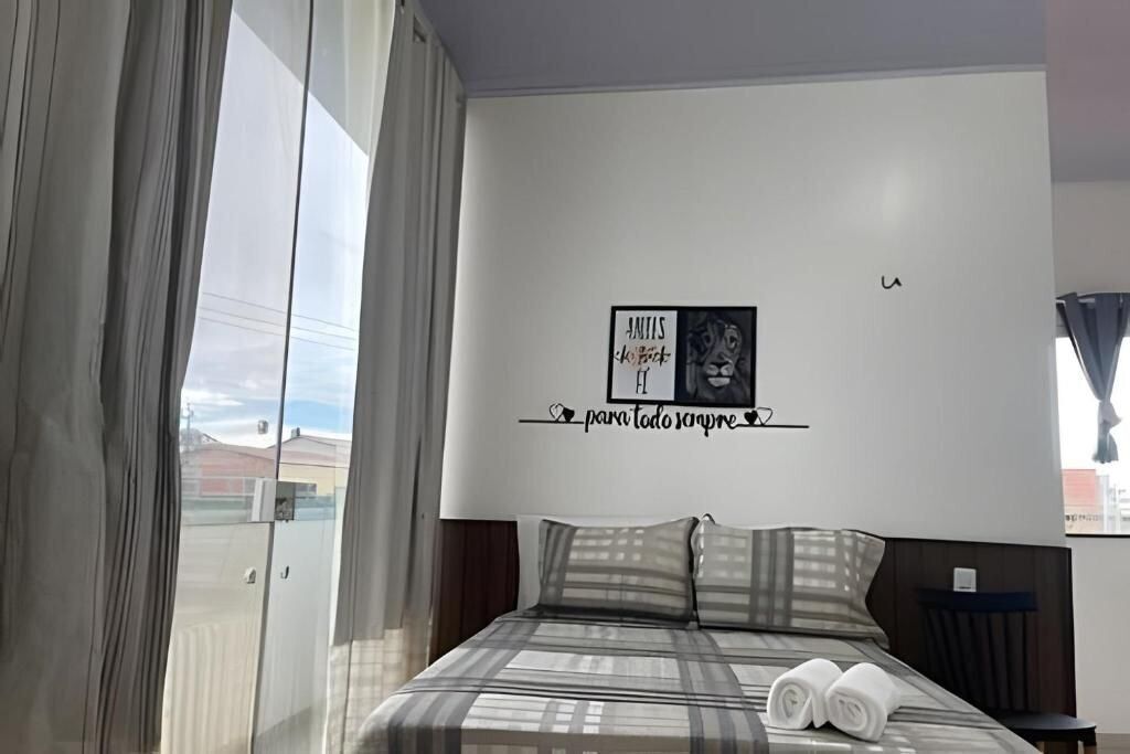 Schreibtisch, laptopgeeigneter Arbeitsplatz, kostenloses WLAN