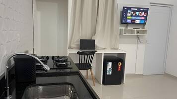 Skrivbord, arbetsyta för laptop och gratis wi-fi