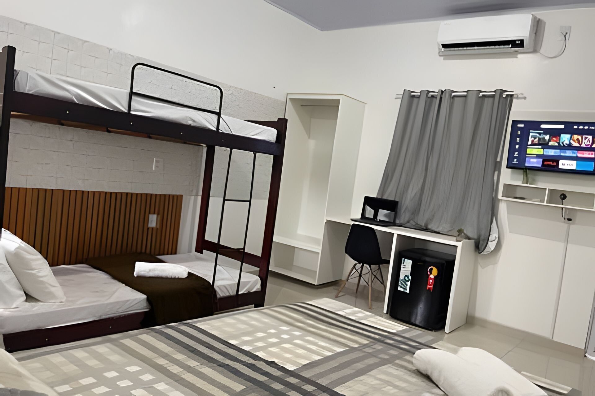 Suite | Skrivebord, arbejdsområde til bærbare computere, gratis Wi-Fi