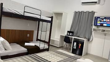 Suite | Desk, laptop workspace, free WiFi