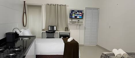 Suite | Een bureau, een laptopwerkplek, gratis wifi