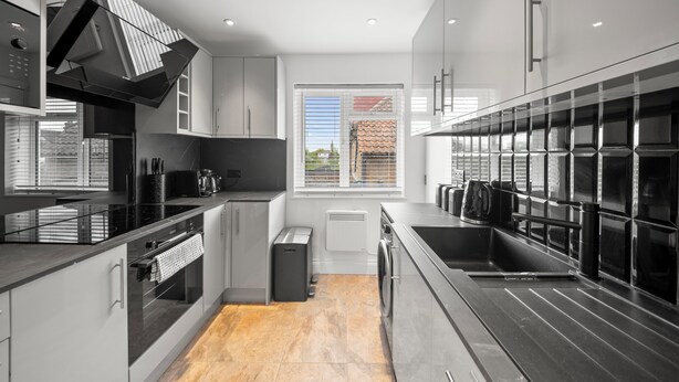 Unclassified image, 1 of 42, button - Modern Luxury 4Bdrm Duplex | Business/Vacay | 15min to LDN centre | Free Parking (London)