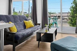 Smart TV - Work-Friendly Container Stay & Bourbon Nearby | #2 (Louisville)