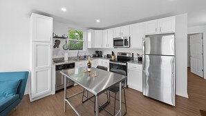 Private kitchen - Work-Friendly Container Stay & Bourbon Nearby | #2 (Louisville)