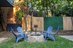 Property grounds - Experience the Unique Re-NuLu Shipping Container (Louisville)