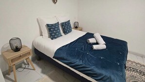 1 dormitori, un bressol de viatge, wifi gratuïta i roba de llit 