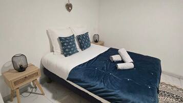 1 bedroom, travel cot, free WiFi, bed sheets