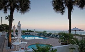 Indoor pool - Beachfront Room Near Boardwalk, Pool & Attractions – Myrtle Beach (Myrtle Beach)