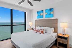 Tabla de planchar con plancha, wifi gratis, ropa de cama