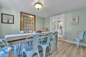Dining - Dog Friendly Seacoast Retreat, Spacious Home for Family & Friends with A/C (Kennebunk)