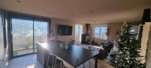 Living area - Country house with beautiful mountain views. Close to walks and river. (Vesseaux)