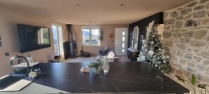Interior - Country house with beautiful mountain views. Close to walks and river. (Vesseaux)