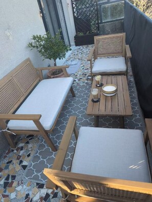 Terrace/patio - Country house with beautiful mountain views. Close to walks and river. (Vesseaux)